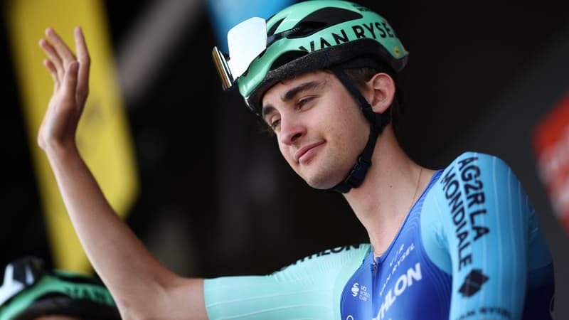 Le coureur francais Paul Seixas avant le depart de la deuxieme etape du Dauphine 9 juin 2025 2102950