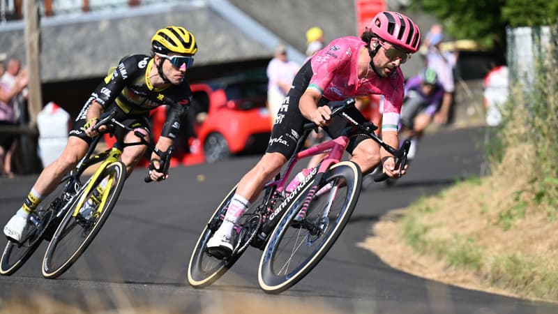Ben Healy devant Simon Yates lors de la 10e etape du Tour de France le 14 juillet 2025 2111561