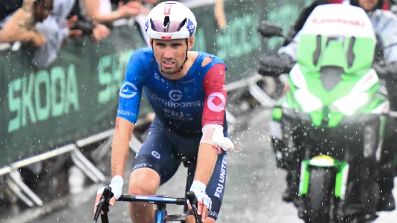 Cyril Barthe ralliant difficilement l arrivee de la 17e etape du Tour de France a Valence le 23 juillet 2025 2115108