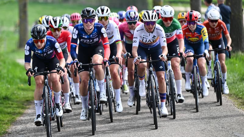 Demi Vollering a l avant du peloton lors de l Amstel Gold Race le 20 avril 2025 2116066 1