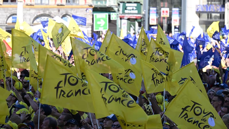 Des fans regroupes a Lille pour la presentation des coureurs du Tour de France 2025 avant le Grand Depart 2107066