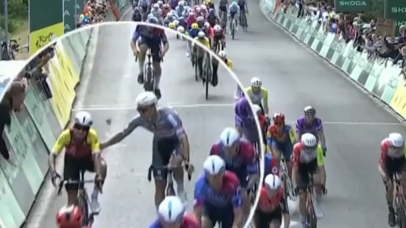 Jonas Rickaert s en prend a Bryan Coquard apres la chute de Jasper Philipsen sur le Tour de France le 7 juillet 2025 2108628