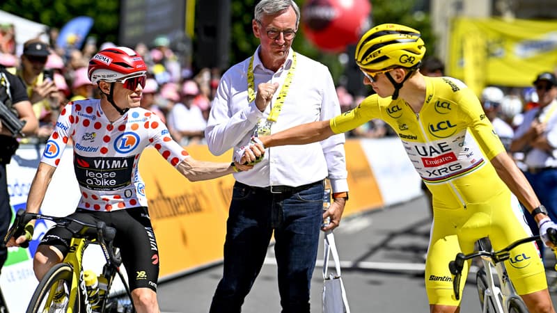 Jonas Vingegaard Visma Lease a Bike salue Tadej Pogacar UAE Team Emirates avant la 6e etape du Tour de France 10 juillet 2025 2109909