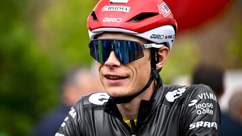 Jonas Vingegaard avant le depart de la 3e etape du Tour de France a Valenciennes le 7 juillet 2025 2108567