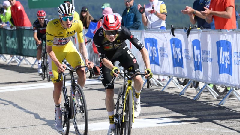 Jonas Vingegaard et Tadej Pogacar lors de l ascension du Mont Ventoux sur le Tour de France le 22 juillet 2025 2114642