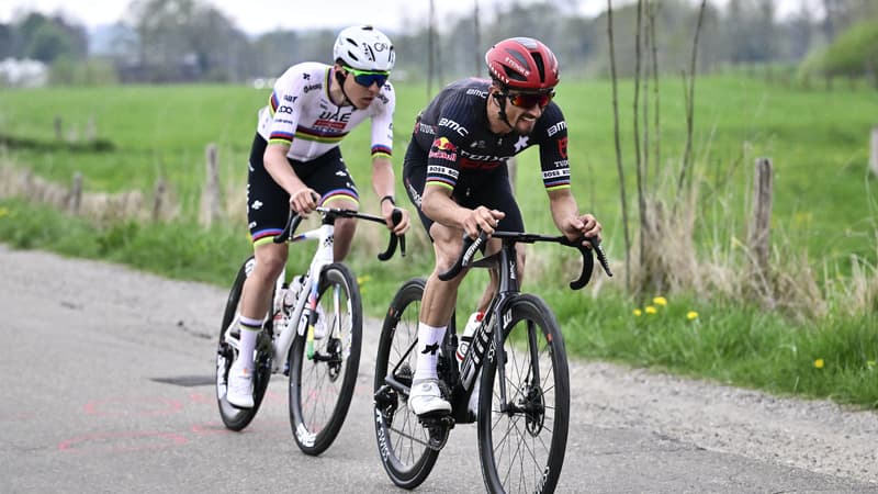 Julian Alaphilippe avec Tadej Pogacar lors de l Amstel Gold Race 2025 2070200