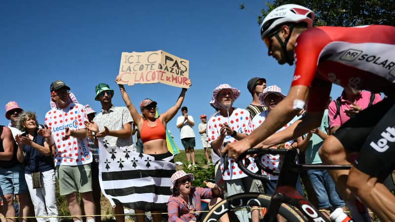 L ambiance dans Mur de Bretagne lors de la 7e etape du Tour de France le 11 juillet 2025 2110564