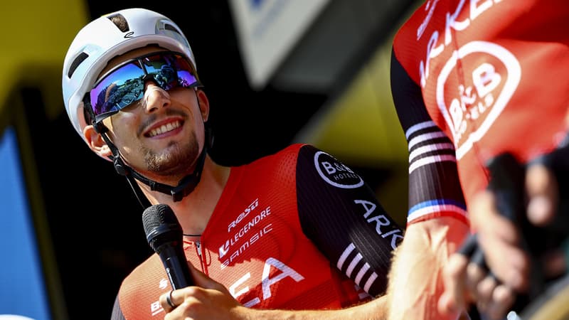 Le coureur francais Kevin Vauquelin avec les couleurs d Arkea BB Hotels jour de 10e etape du Tour de France 10 juillet 2025 2109879