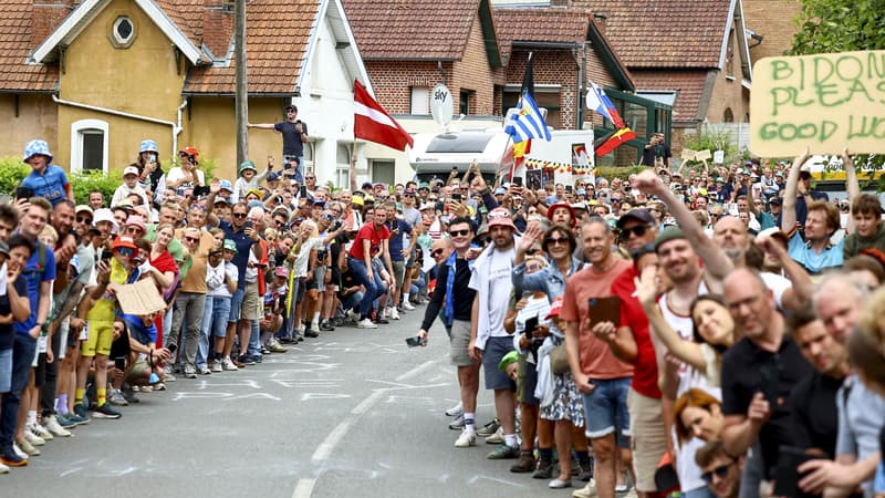 Les nombreux spectateurs presents pour la 1ere etape du Tour de France a Lille le 5 juillet 2025 2107791