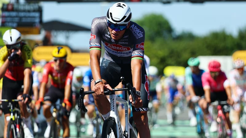 Mathieu Van der Poel a l arrivee de la 8e etape du Tour de France le 12 juillet 2025 2112143