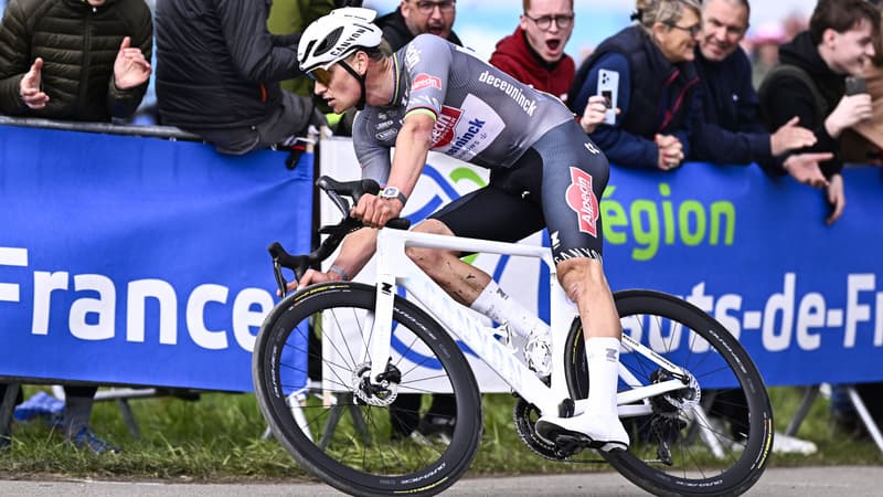 Mathieu van der Poel lors de Paris Roubaix le 13 avril 2025 2066126