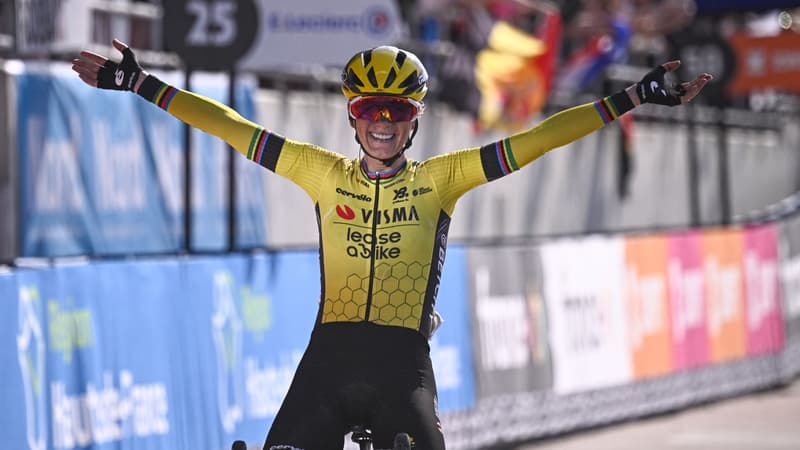 Pauline Ferrand Prevot levant les bras au moment de sa victoire sur Paris Roubaix le 12 avril 2025 2065212