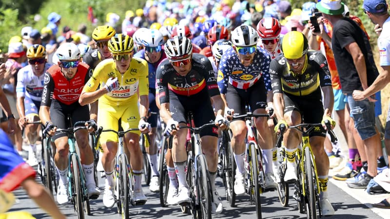 Tim Wellens roulant devant Tadej Pogacar sur la 6e etape du Tour de France 2025 2109924