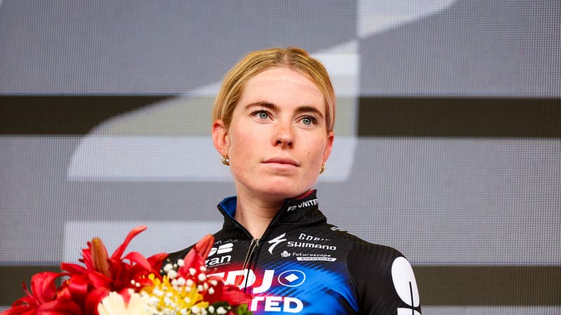 Demi Vollering sur le podium du Tour de France le 3 aout 2025 2119086