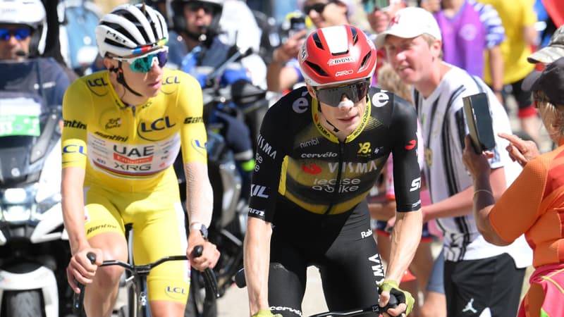 Jonas Vingegaard et Tadej Pogacar pendant la montee du Mont Ventoux sur le Tour de France le 22 juillet 2025 2114659