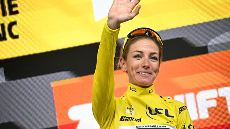 La Francaise Pauline Ferrand Prevot sur le podium du Tour de France feminin 3 aout 2025 2118856