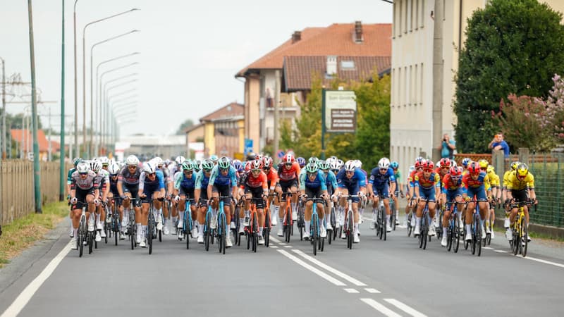 Le peloton lors de la 3e etape de la Vuelta le 25 aout 2025 2127107