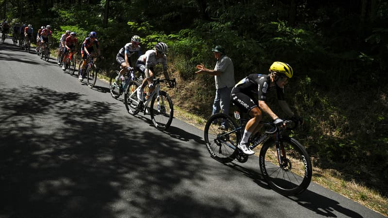 Les coureuses du Tour de France feminin sur la 6e etape partant de Clermont Ferrand 31 juillet 2025 2117968