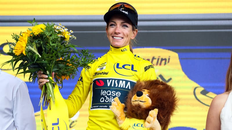 Pauline Ferrand Prevot sur le podium du Tour de France feminin avec le maillot jaune 3 aout 2025 2118825