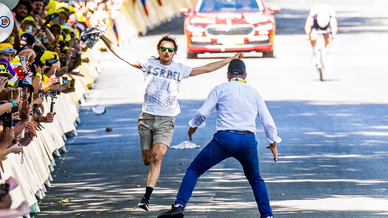 Un activiste anti Israel perturbe l arrivee de la 11e etape du Tour de France le 16 juillet 2025 2118227