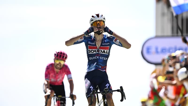 Valentin Paret Peintre celebre sa victoire au Mont Ventoux lors de la 16e etape du Tour de France le 22 juillet 2025 2114804