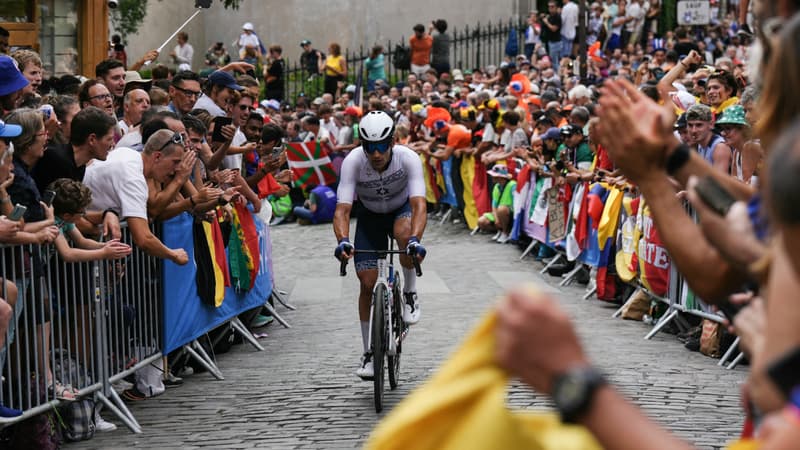 Le cycliste israelien Itamar Einhorn dans les rues de Montmarte lors des JO de Paris 2024 2139446