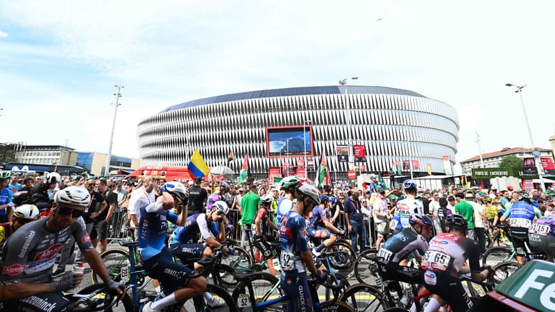 Le peloton de la Vuelta au depart de la 11e etape de la Vuelta le 3 septembre 2025 2131651