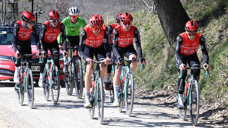 Des coureurs de l equipe Arkea B and B Hotels lors d un entrainement en mars 2025 2155566