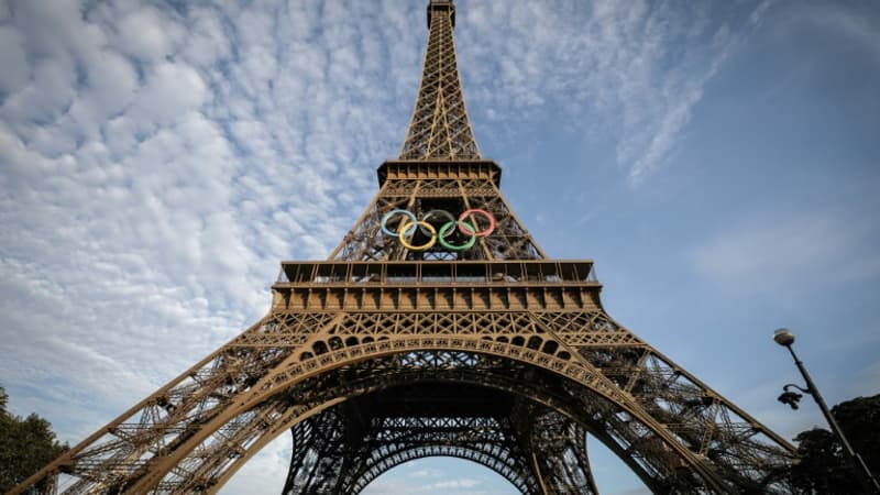 Les anneaux olympiques sur la tour Eiffel a Paris le 6 septembre 2024 1933150