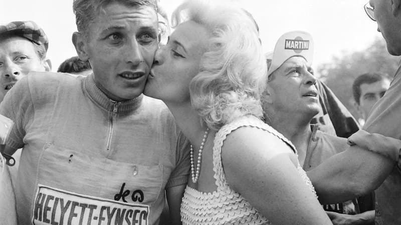 Le cycliste Jacques Anquetil et son epouse Janine a Juan les Pins le 6 juillet 1961 1819775