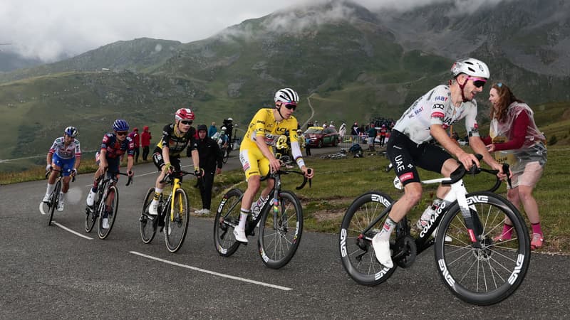 Tadej Pogacar en jaune lors de la 18e etape du Tour de France entre Vif et le col de la Loze le 24 juillet 2025 2115649