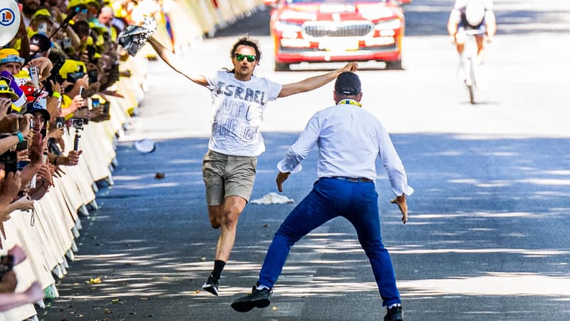 Un activiste anti Israel perturbe l arrivee de la 11e etape du Tour de France le 16 juillet 2025 2118227