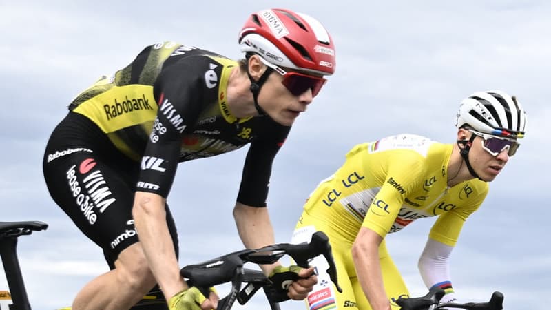 Jonas Vingegaard et Tadej Pogacar lors de la 17e etape du Tour de France le 23 juillet 2025 2115292