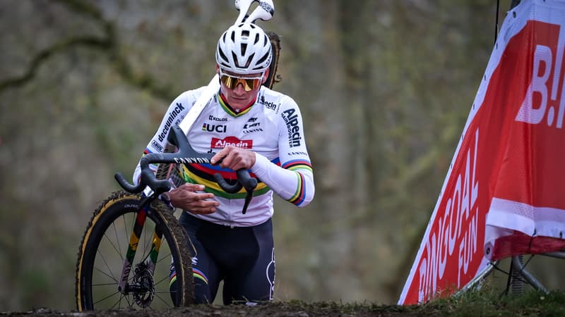 Mathieu van der Poel lors de la manche de Coupe du monde de cyclocross a Namur le 14 decembre 2025 2200771