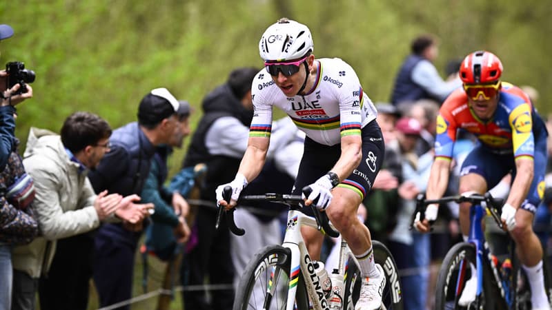 Tadej Pogacar en souffrance dans la Trouee d Arenberg 13 avril 2025 sur Paris Roubaix 2065506