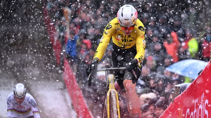 Wout Van Aert lors de l etape de Coupe du monde de cyclo cross de Mol Belgique le 2 janvier 2026 2215764