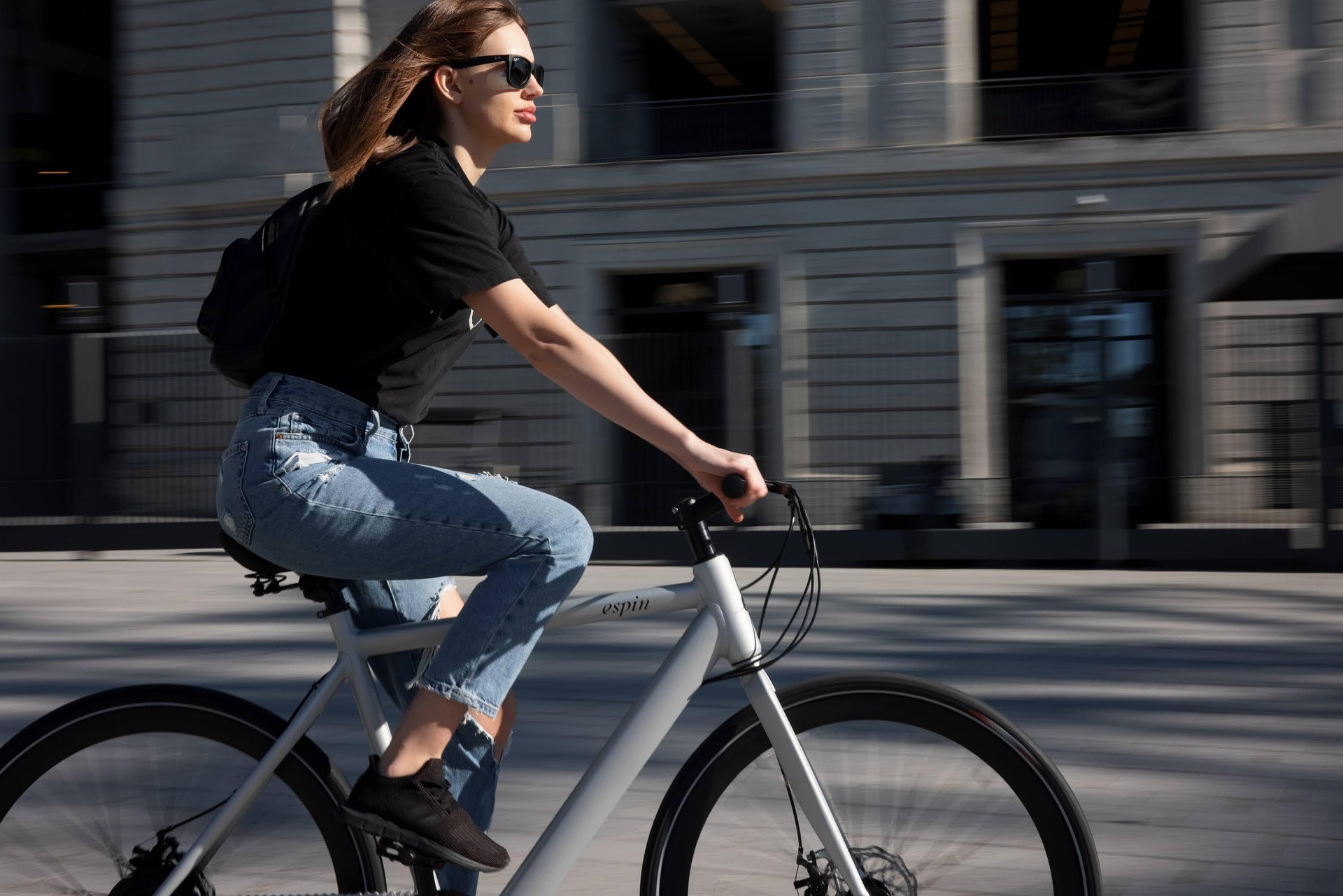 Vélo électrique femme : guide complet pour choisir son VAE urbain