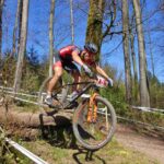 Hugo Drechou en course de VTT lors de la Gold Trophy Sabine Spitz à Bad Säckingen, en avril 2017