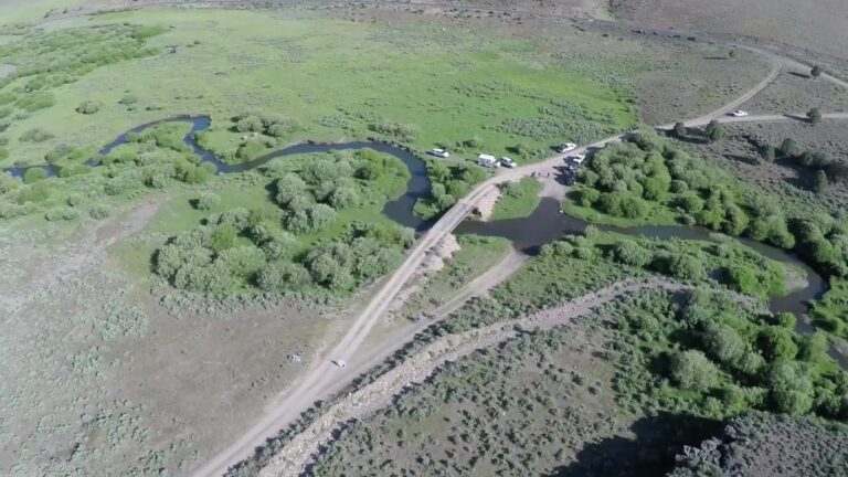 Coureurs de gravel sur une piste de terre dans le sud-est de l'Oregon, aux États-Unis, en juin 2018 (photo d'illustration)
