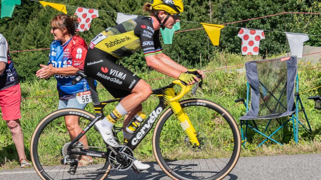 Marianne Vos championne du monde de gravel : un 15e maillot arc-en-ciel à Nannup